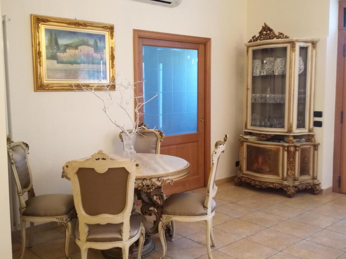 The Orange Groove Bed and breakfast Bari